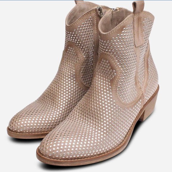 😍 Arthur Knight  Beige Suede Silver Studded Camoscio Boots 8 Bought in UK 🇬🇧 - Picture 1 of 3